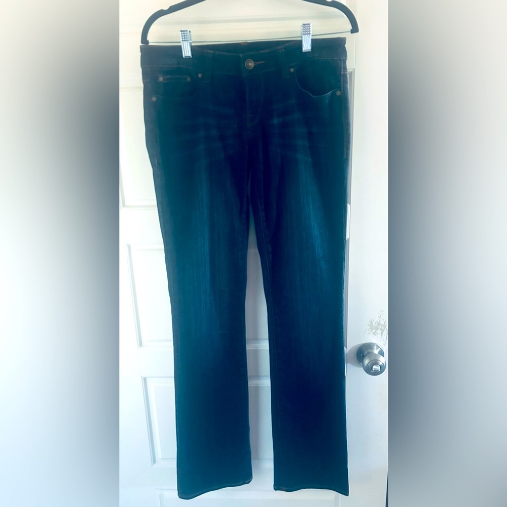 #268 Dark blue slightly acid washed buffalo jeans with a bit of stretch boot cut